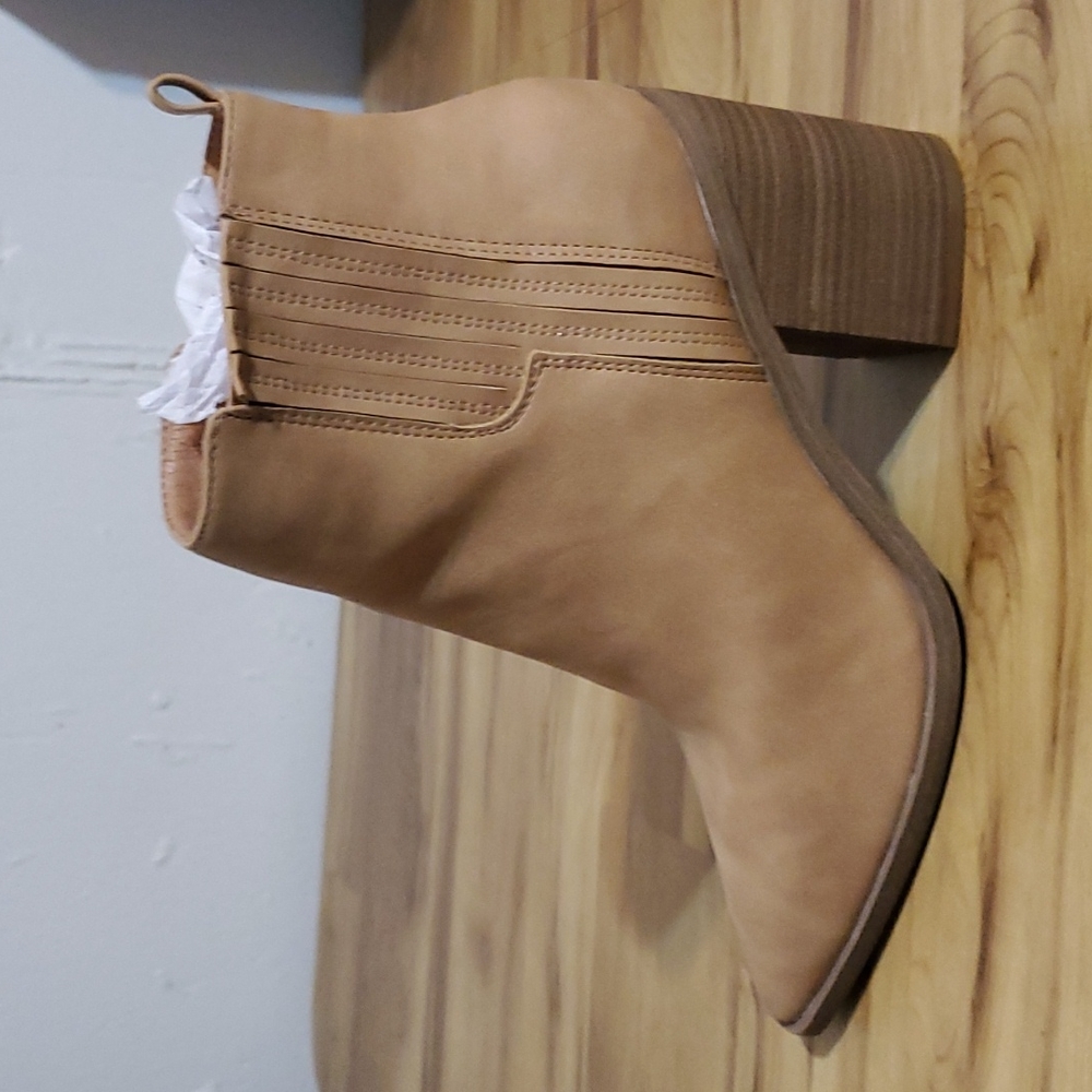Women's whitney Brand new Universal thread memory foam heeled boots.  Size 10.